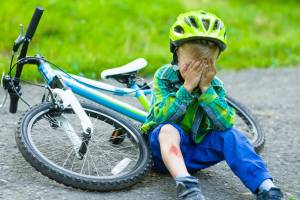 В Гордеевке ребенок упал с велосипеда на металлические штыри