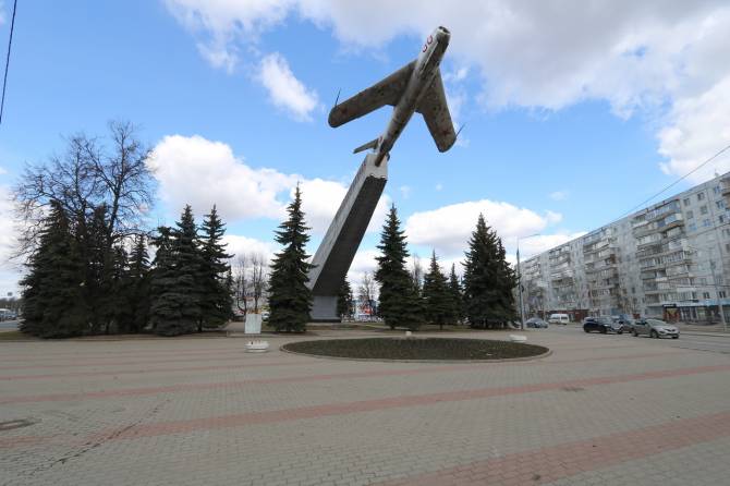 В Брянске представили проект благоустройства сквера у памятника летчикам