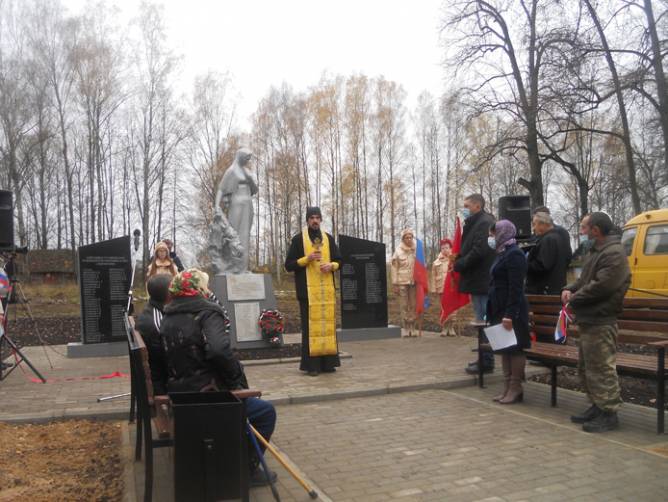 В Мглинском районе отремонтировали воинские мемориалы