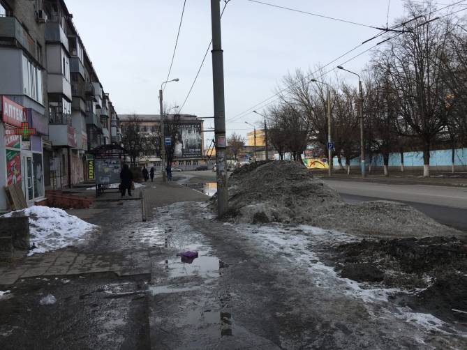 «Бедная Бежица»: улицы района утонули в грязи и лужах