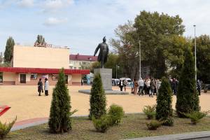 В брянском сквере Володарского появились детская и воркаут-площадки