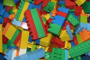 Брянского бизнесмена наказали за торговлю поддельными конструкторами «Lego»