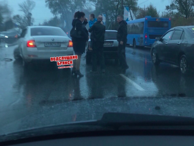 В Брянске две легковушки попали в ДТП на улице Калинина