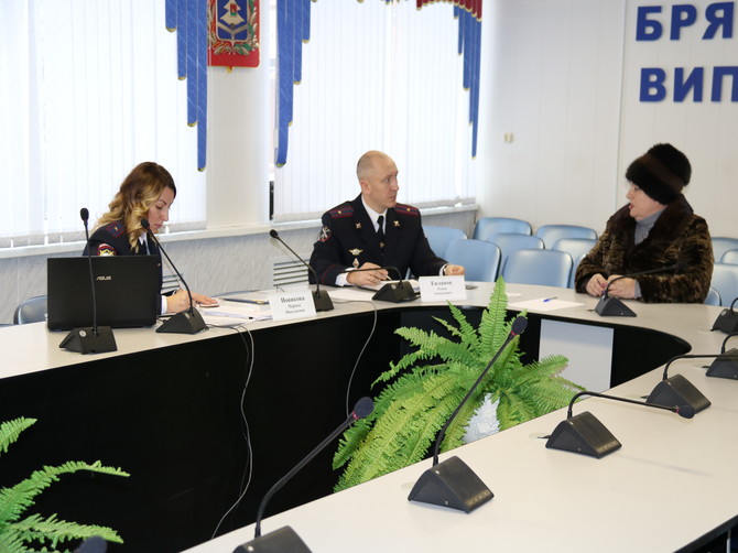 В Брянске юристы полиции провели личный прием граждан