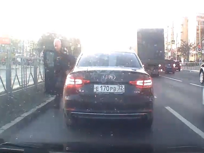 В Брянске сняли на видео разборки на дороге