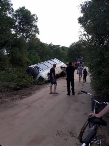 В деревне Дубровского района с моста упал автобус