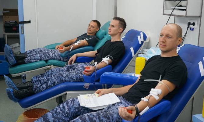 Брянские росгвардейцы сдали 13 литров крови для нуждающихся пациентов региона