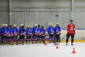 Для юных брянских хоккеистов проведет мастер-класс чемпион мира Андрей Николишин