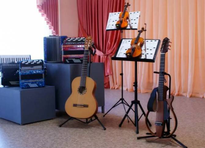Клинцовская школа искусств получила новые музыкальные инструменты