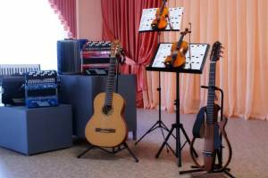 Клинцовская школа искусств получила новые музыкальные инструменты