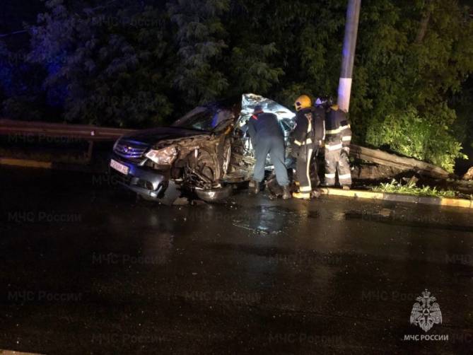 В Брянске на Речной произошло жуткое ДТП с тремя легковушками и бензовозом