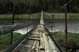В Жуковском районе чиновников обязали взять на баланс бесхозный подвесной мост