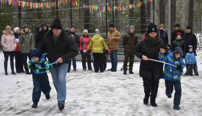 Брянские семьи посоревновались в спортивном ориентировании