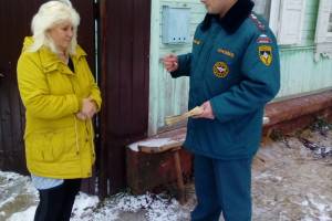 В Злынке спасатели проводят подворовые обходы жителей