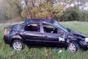 Под Комаричами Renault слетел в кювет: ранена женщина