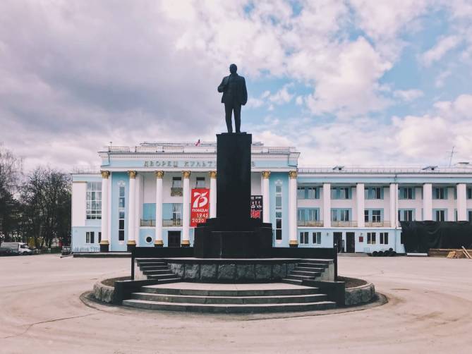 В Брянске восстановили памятник Ленину перед ДК БМЗ