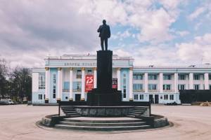 В Брянске восстановили памятник Ленину перед ДК БМЗ