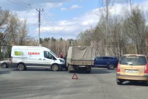 В Толмачево под Брянском столкнулись два грузовичка