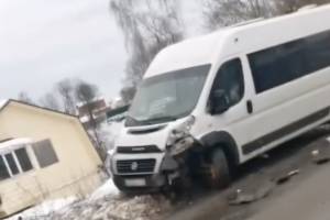 Опубликовано видео массового ДТП с маршруткой в Брянске