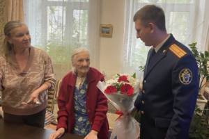 В Брянске следователи поздравили с Днем Победы 103-летнюю Пелагею Зеленко