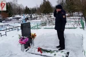 В Брянске росгвардейцы почтили память погибшего в Чечне товарища