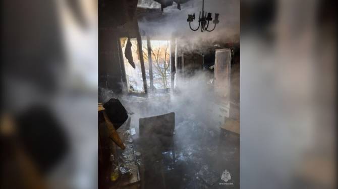 В Брянске при пожаре в многоэтажке два человека спасены и 16 эвакуированы