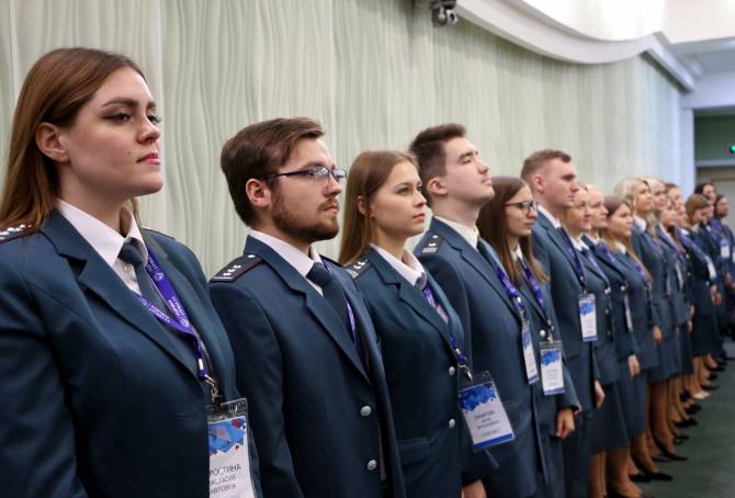 В Брянске прошло посвящение молодых сотрудников налоговой службы в профессию