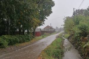 В Сураже после мощного ливня утонула в грязи улица Комсомольская