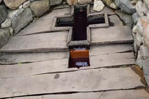 В брянском поселке Белые Берега вандалы продолжают громить святой источник