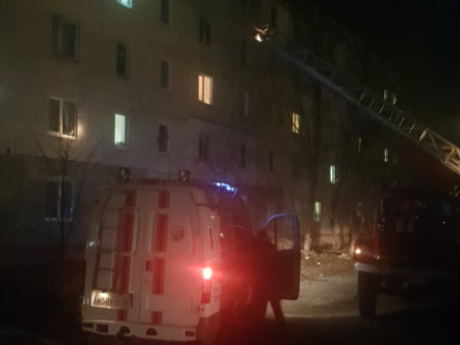 В Фокинском районе Брянска из горящей квартиры спасли 7 человек