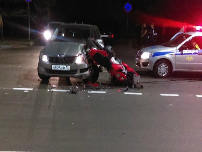В Брянске в ДТП на Дуки пострадал 25-летний мотоциклист