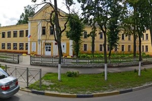 В Брянске назвали причину обрушения штукатурки в школе №33