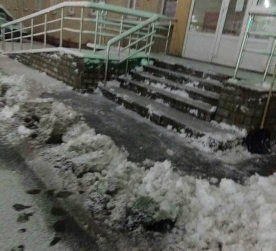 В Брянске пожаловались на снежные завалы после расчистки дорог