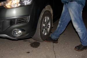 В Брянске водитель «Яндекс.Такси» наехал на ругавшегося с ним мужчину