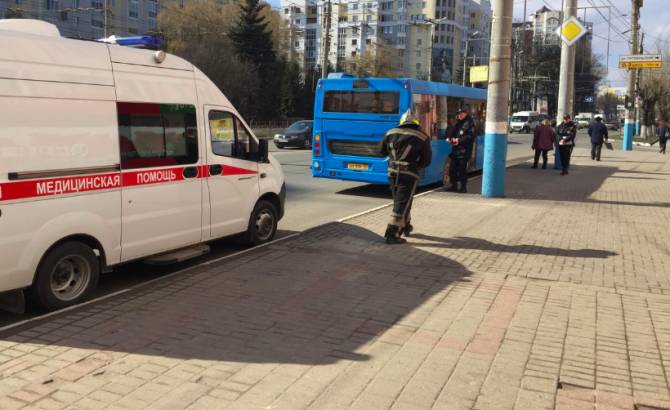 В Брянске полицейские искали бомбу в синем автобусе