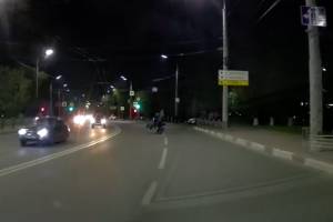 В Брянске мотоциклисты устроили опасные гонки у Кургана Бессмертия