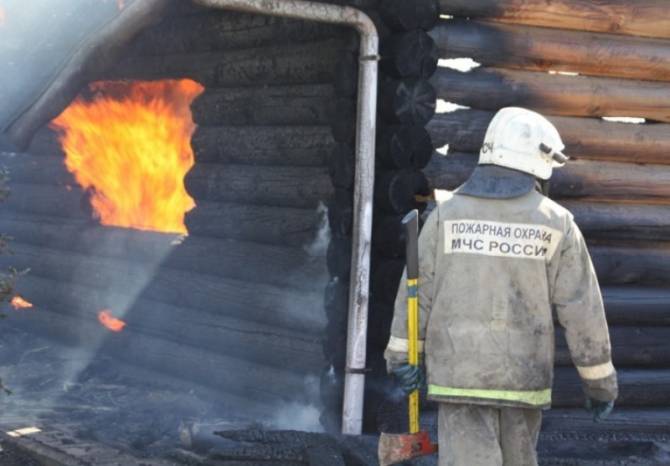 В Погарском районе сгорело два частных сарая