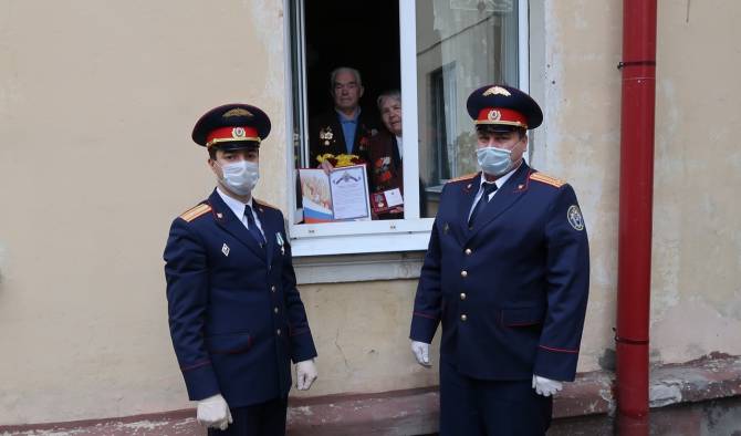 Главный брянский следователь вручил медали ветеранам Великой Отечественной