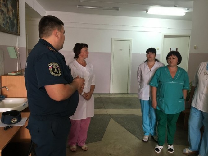 Сотрудники МЧС провели в учреждении профилактическую тренировку