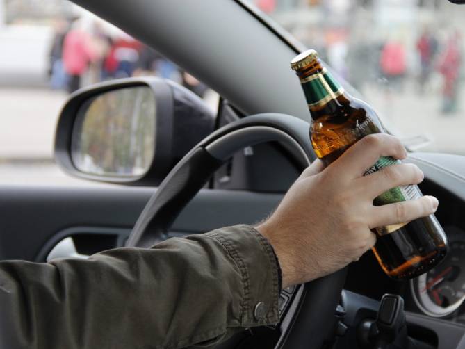 В Брянске пьяный работник автосервиса угнал машину клиента