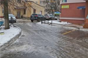Брянские УК не наказали за ледяные дворы и дороги