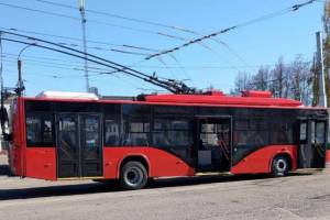 До конца года в Брянск привезут еще 8 красных троллейбусов из Вологды