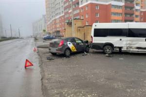 В Брянске пассажир Яндекс.Такси разбил голову в ДТП с маршруткой