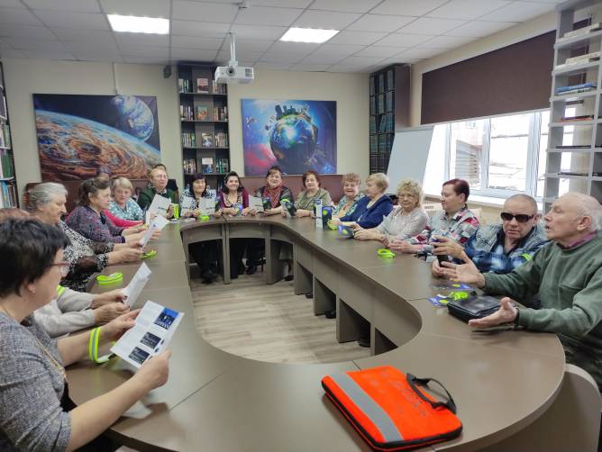 Жуковские автоинспекторы встретились с представителями общества слепых