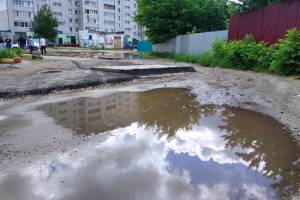 В Брянске детская площадка на улице Димитрова превратилась в озеро