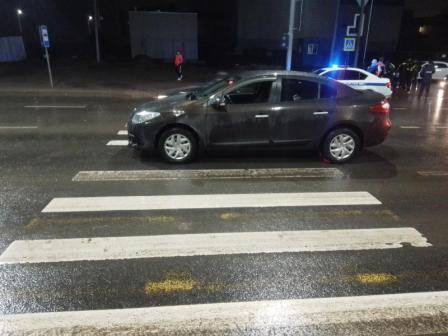 В Брянске пьяный водитель Renault сбил женщину с тремя детьми