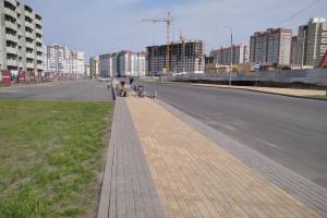 В Брянске новую дорогу на улице Горбатова открыли недоделанной