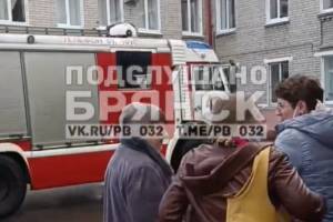 В Брянске на Володарке загорелась детская поликлиника