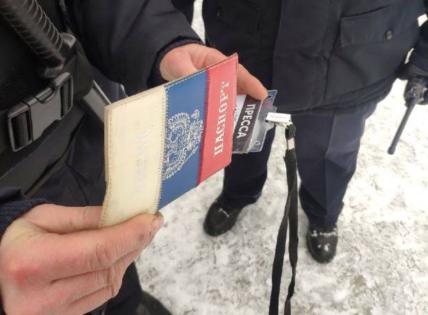 В центре Брянска полиция проверят документы у пешеходов