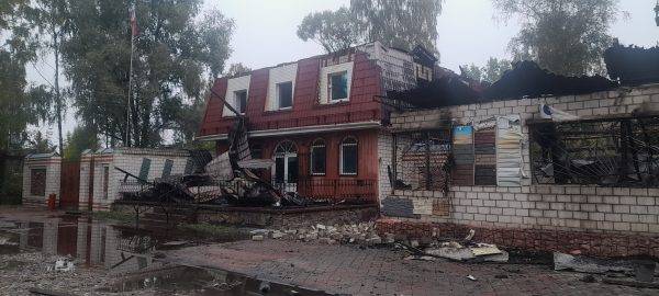 В Новозыбкове сгорели строительный магазин и соседняя хозпостройка